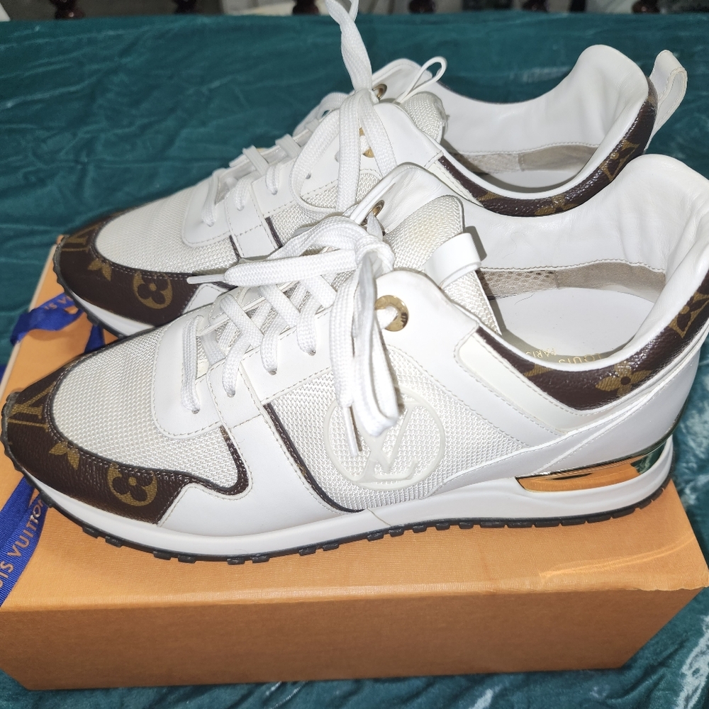 Great Condition-Louis Vuitton Monogrammed White and Brown Sneakers US 10 Euro 40